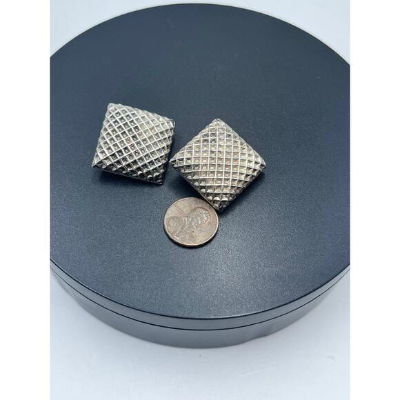 Sterling Silver Vintage Mexico Taxco TS-01 Waffle Quilted Heavy Clip on Earrings - Picture 4 of 12